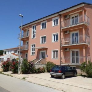 App Romana Vor 6 People With Ac