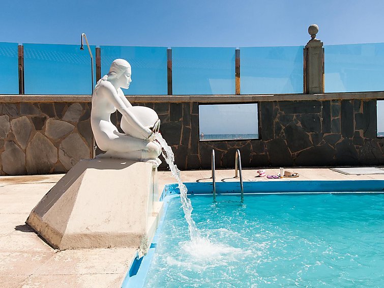 Beachfront Apartment Aquarius01