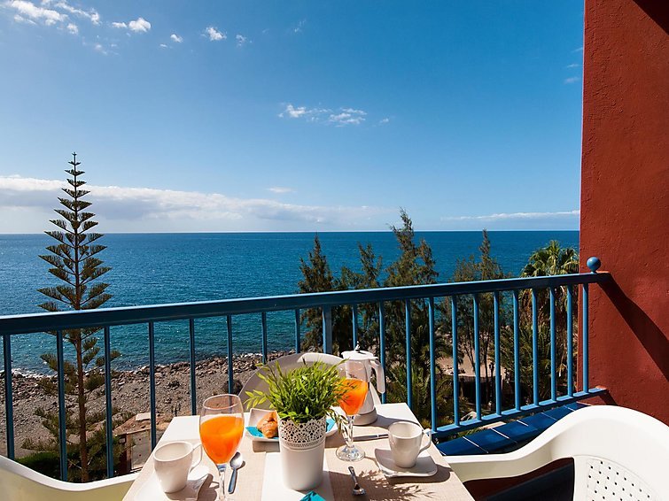 Beachfront Apt Playa Del Cura 4